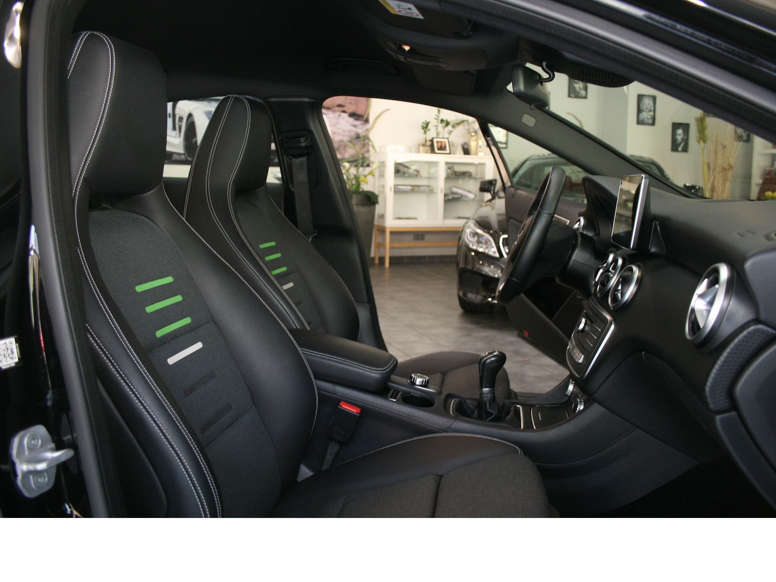 Fahrzeugabbildung Mercedes-Benz A 180 Style *Navigation*Park-Pilot*Spiegel-Paket