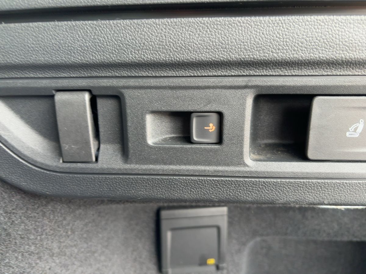 Volkswagen Passat Variant 2.0 TDI DSG Elegance AHZV HUD LED foto 18