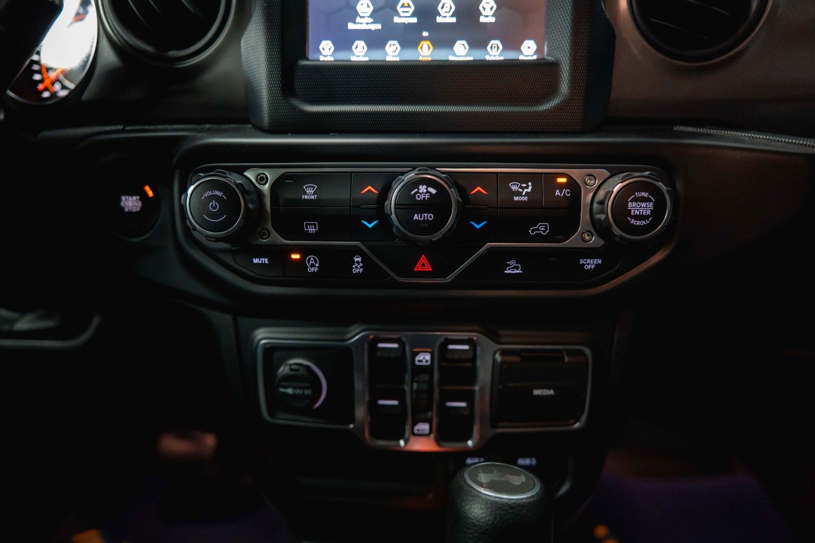 Fahrzeugabbildung Jeep Wrangler 3.6 V6 UNLIMITED SPORT OFFROAD 4x4 LED