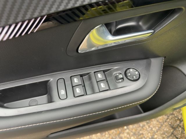 Foto Nummer 12: PEUGEOT 208