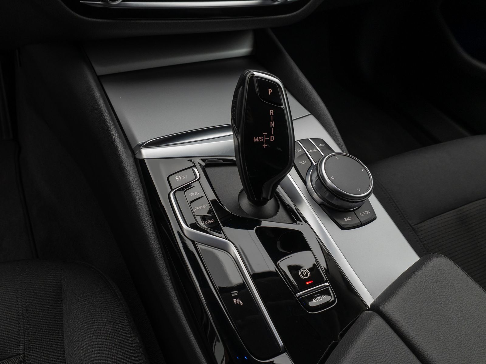 Fahrzeugabbildung BMW 520d xD Kamera Laser HUD DAB HiFi Stop&Go MSport