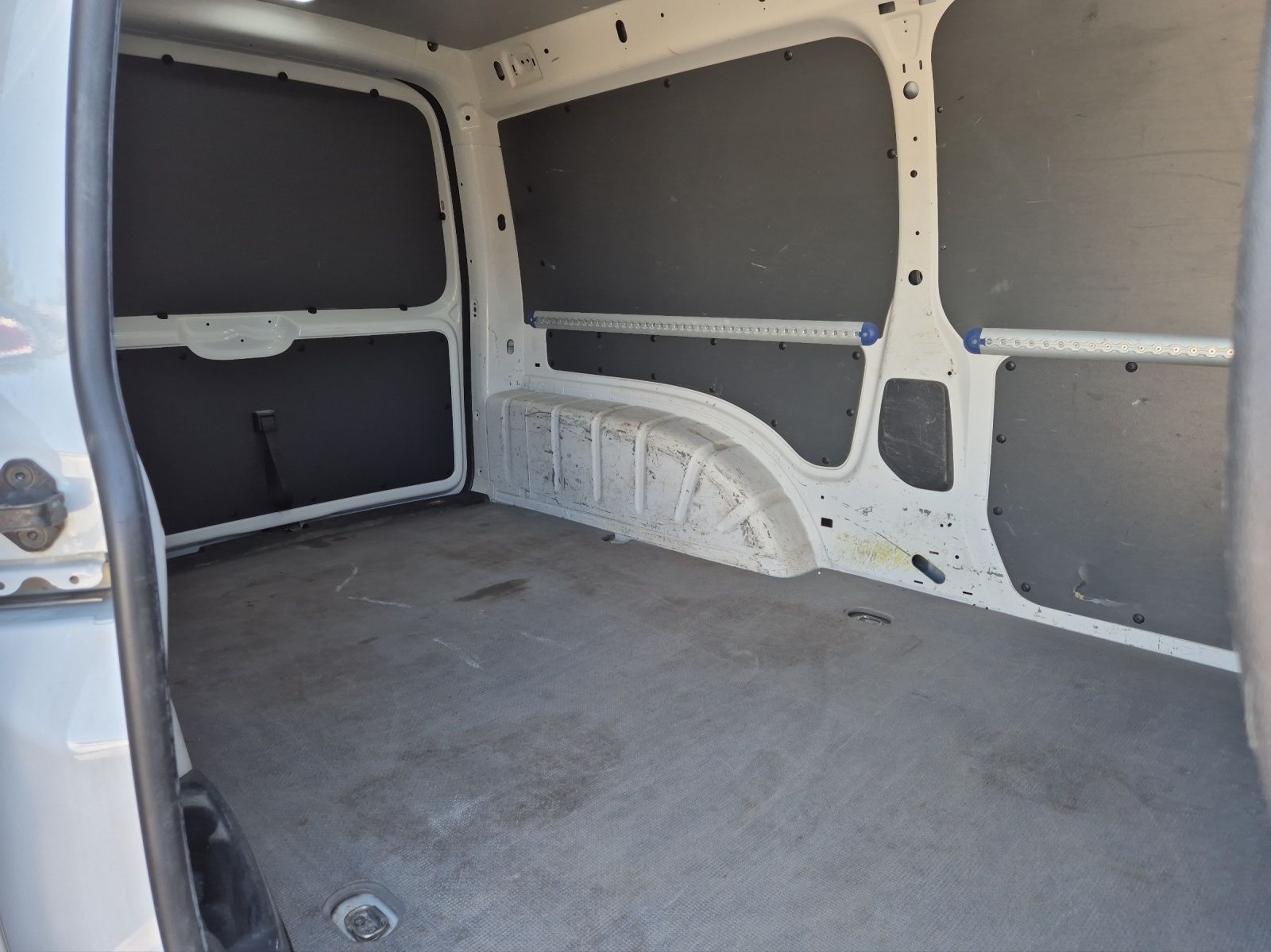 Fahrzeugabbildung Volkswagen Caddy Kasten Maxi TDI DSG AHK RearView Navi Klim