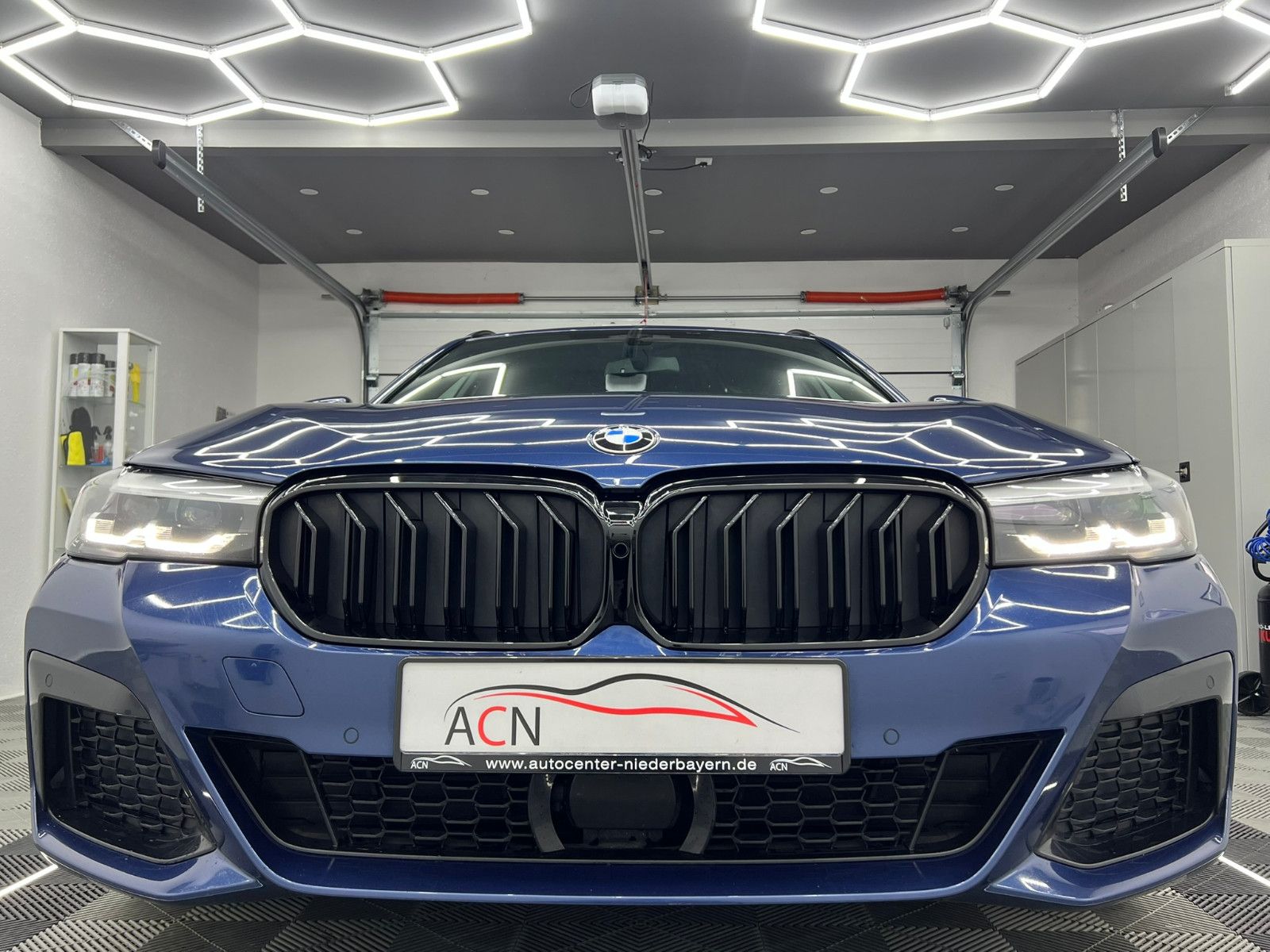 Fahrzeugabbildung BMW 520 d xDrive M SPORT/STHZ/LED/ACC/AHK/AMBIENTE