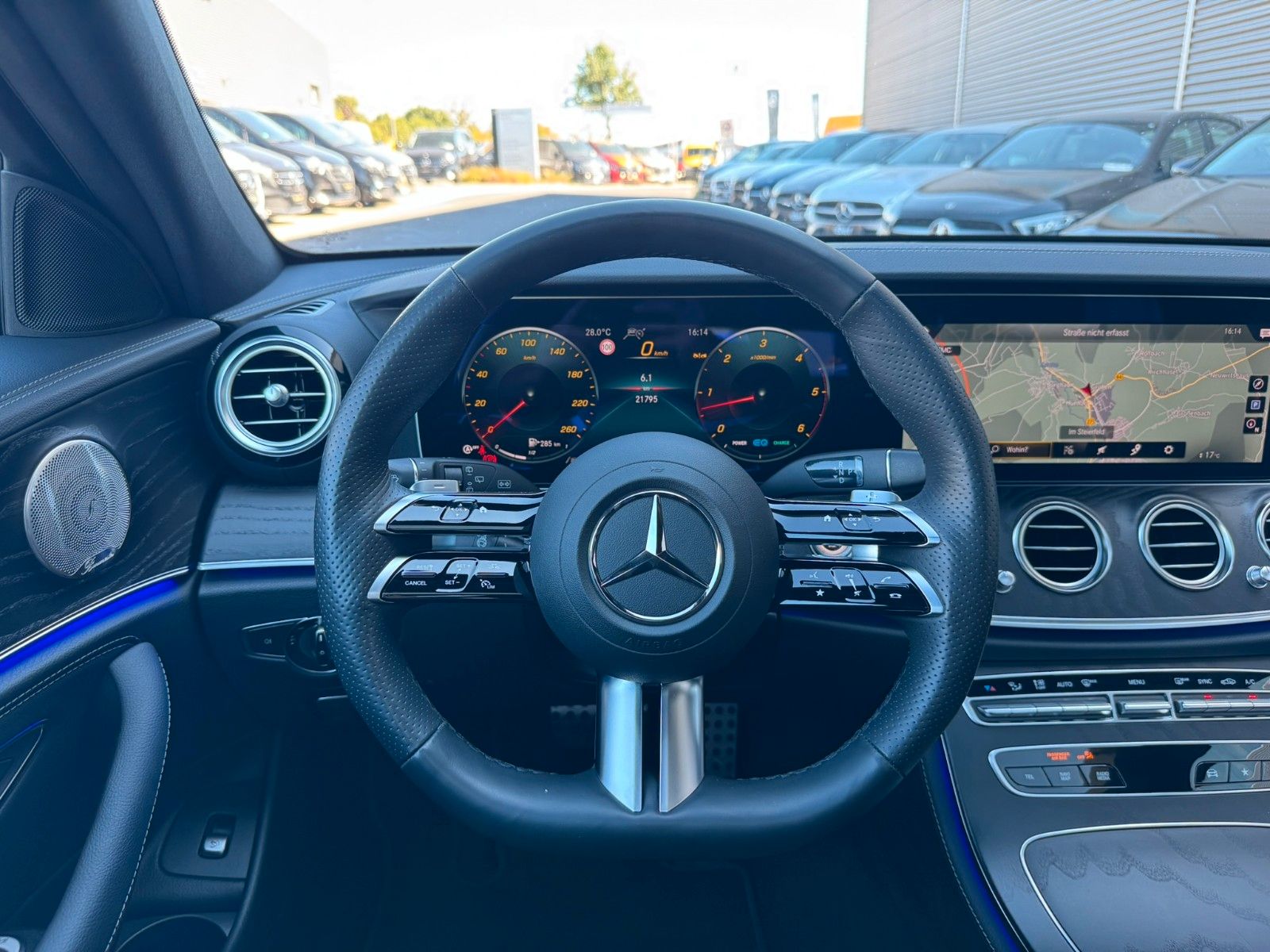 Fahrzeugabbildung Mercedes-Benz E 300 d  T 4M AMG HUD+PANO+AHK+Burm+Distr+360°