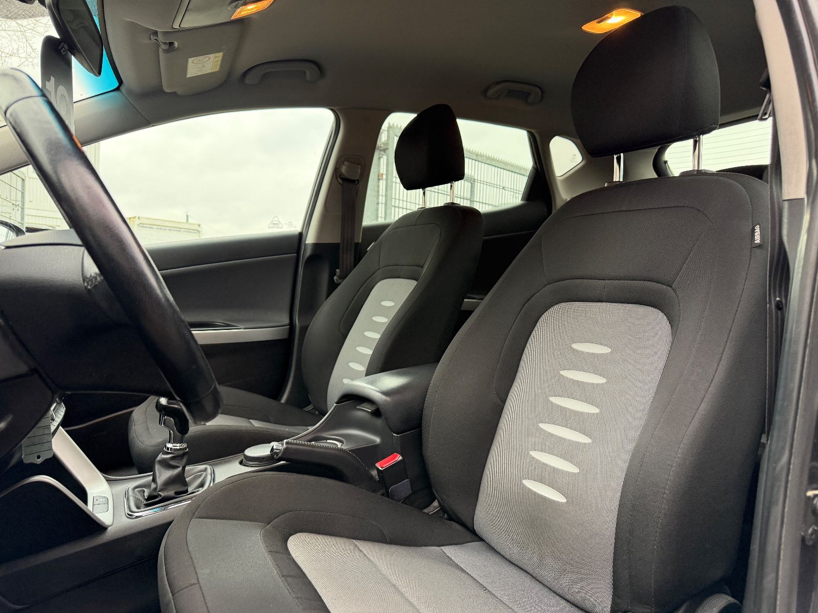 Fahrzeugabbildung Kia cee'd NAVI*KLIMA*PDC*SHZ*BT*1.HAND