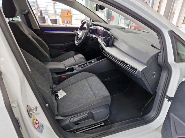 Fahrzeugabbildung Volkswagen Golf VIII Variant Life 2.0TDI DSG Navi AHK EXPOR