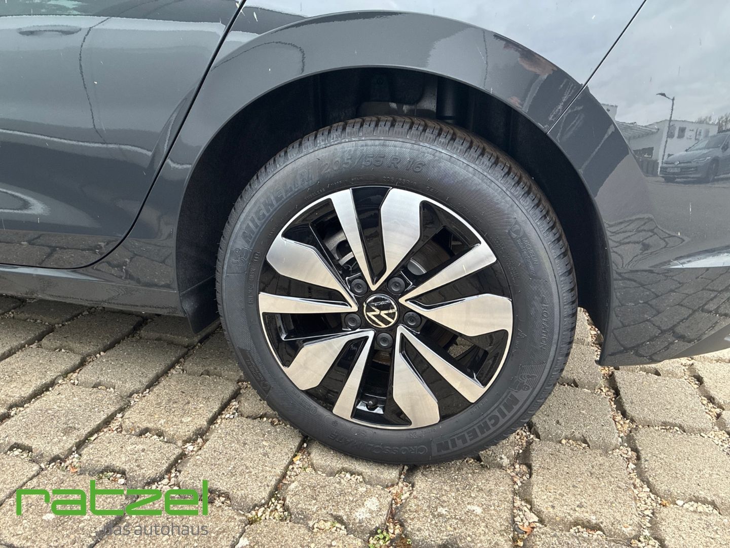 Fahrzeugabbildung Volkswagen Golf GOAL 1.5 eTSI DSG Allwetter+PDC+SHZ+LED