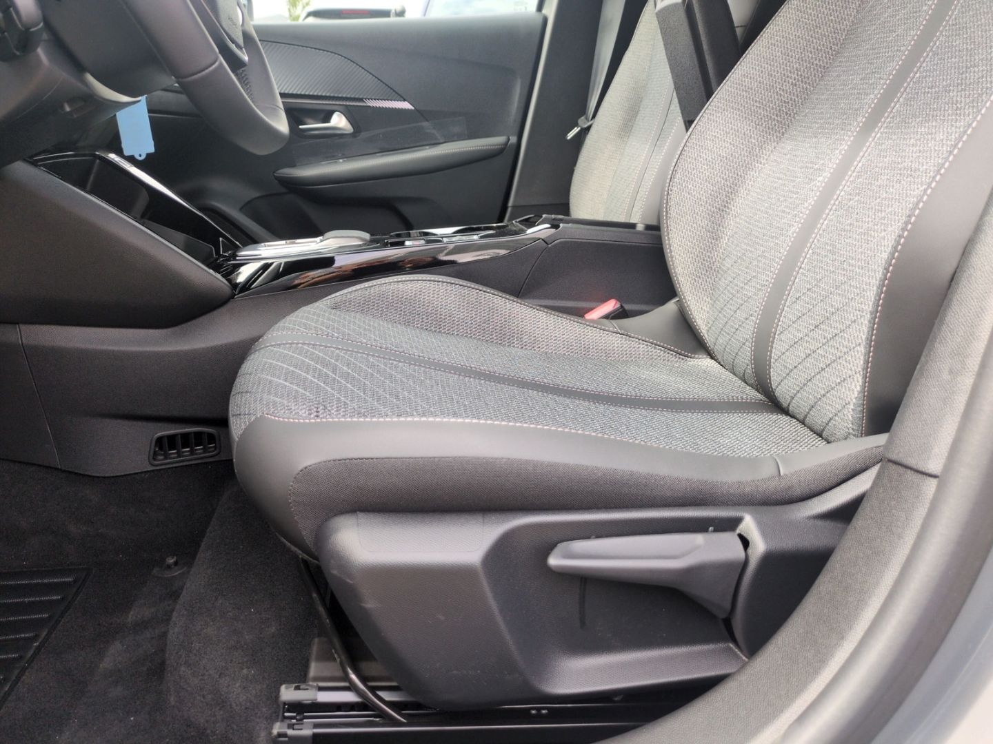 Peugeot 208 - Bild 21