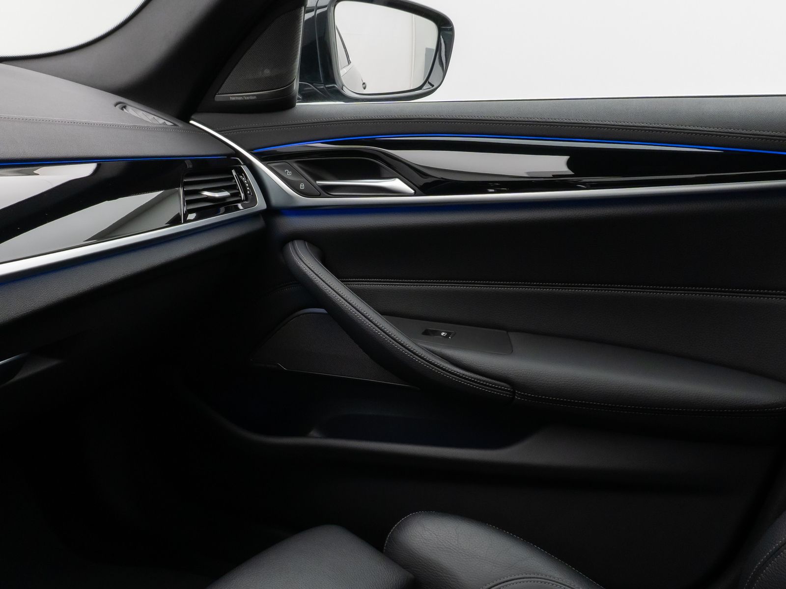 Fahrzeugabbildung BMW 530d xD  Luxury Line Kamera DAB H/K Lenkrhzg AHK