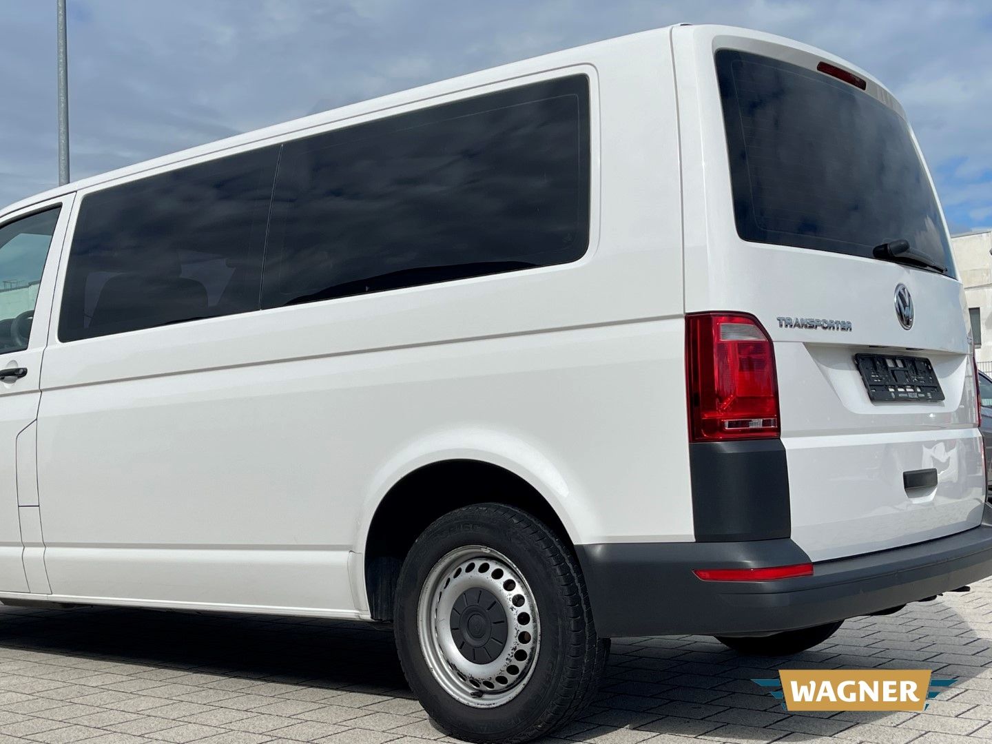 Fahrzeugabbildung Volkswagen T6 Kombi EcoProfi lang 2.0 TDI 8-Sitzer