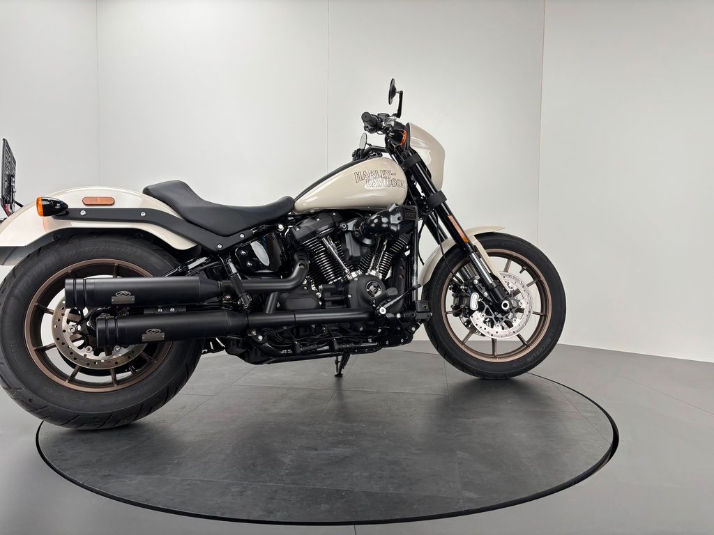 Fahrzeugabbildung Harley-Davidson LOW RIDER S FXLRS *NEUWERTIG *JEKILL&HYDE