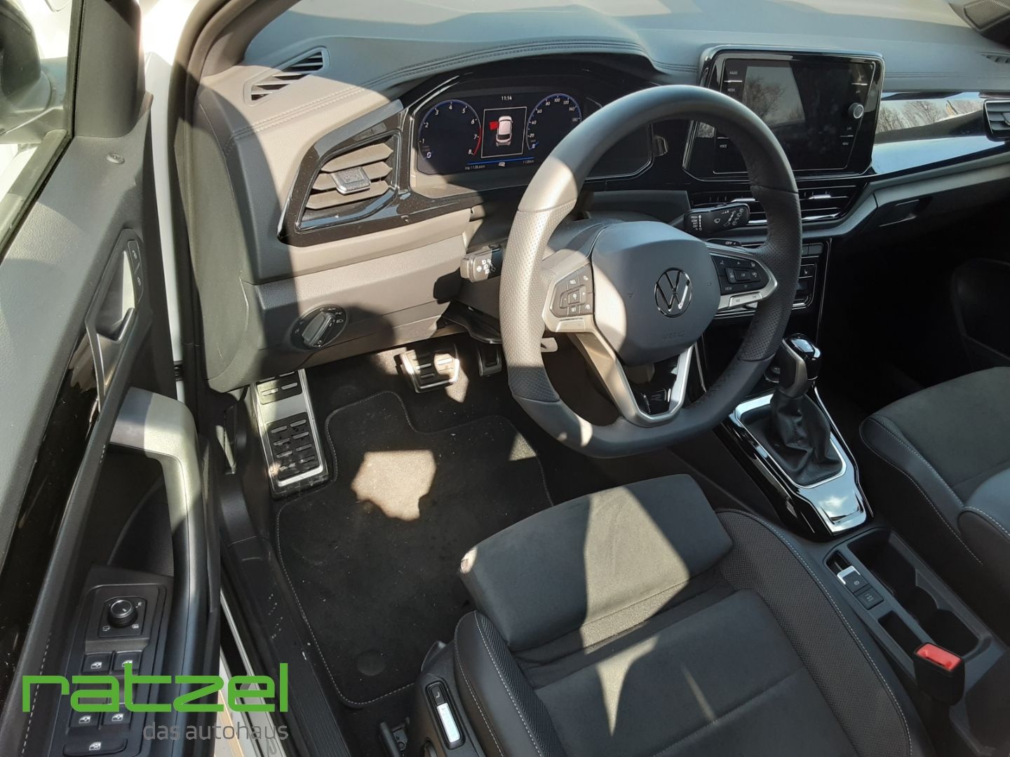 Fahrzeugabbildung Volkswagen T-Roc R-Line 1.5TSI DSG AHK+LED+Kamera+PDC+ACC