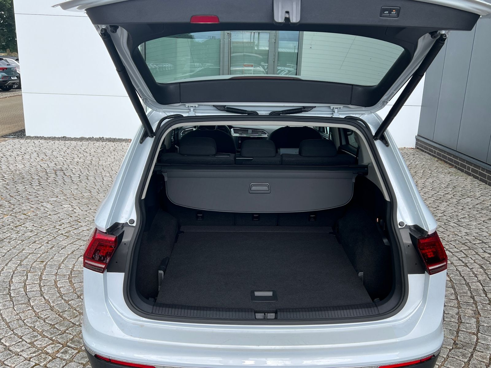 Fahrzeugabbildung Volkswagen Tiguan Allspace Highline 2.0 TDI DSG 4MOTION *AH