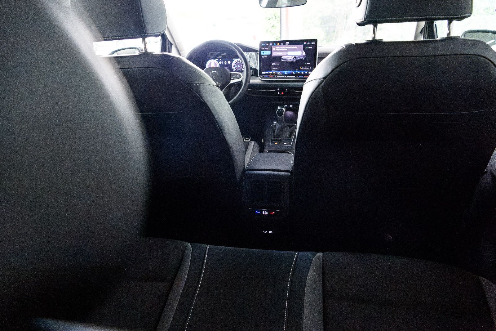 Fahrzeugabbildung Volkswagen Golf VIII Var. 1.5 TSI 110 kW+LED+AHK+GJR+TOTWIN