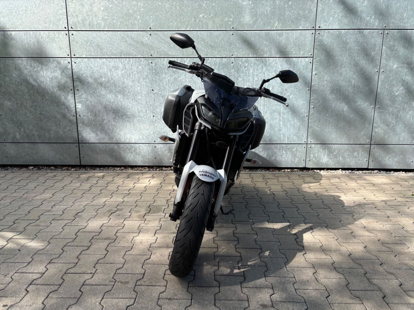 Fahrzeugabbildung Yamaha MT 09 Seitenkoffer kurzer Kennzeichenhalter
