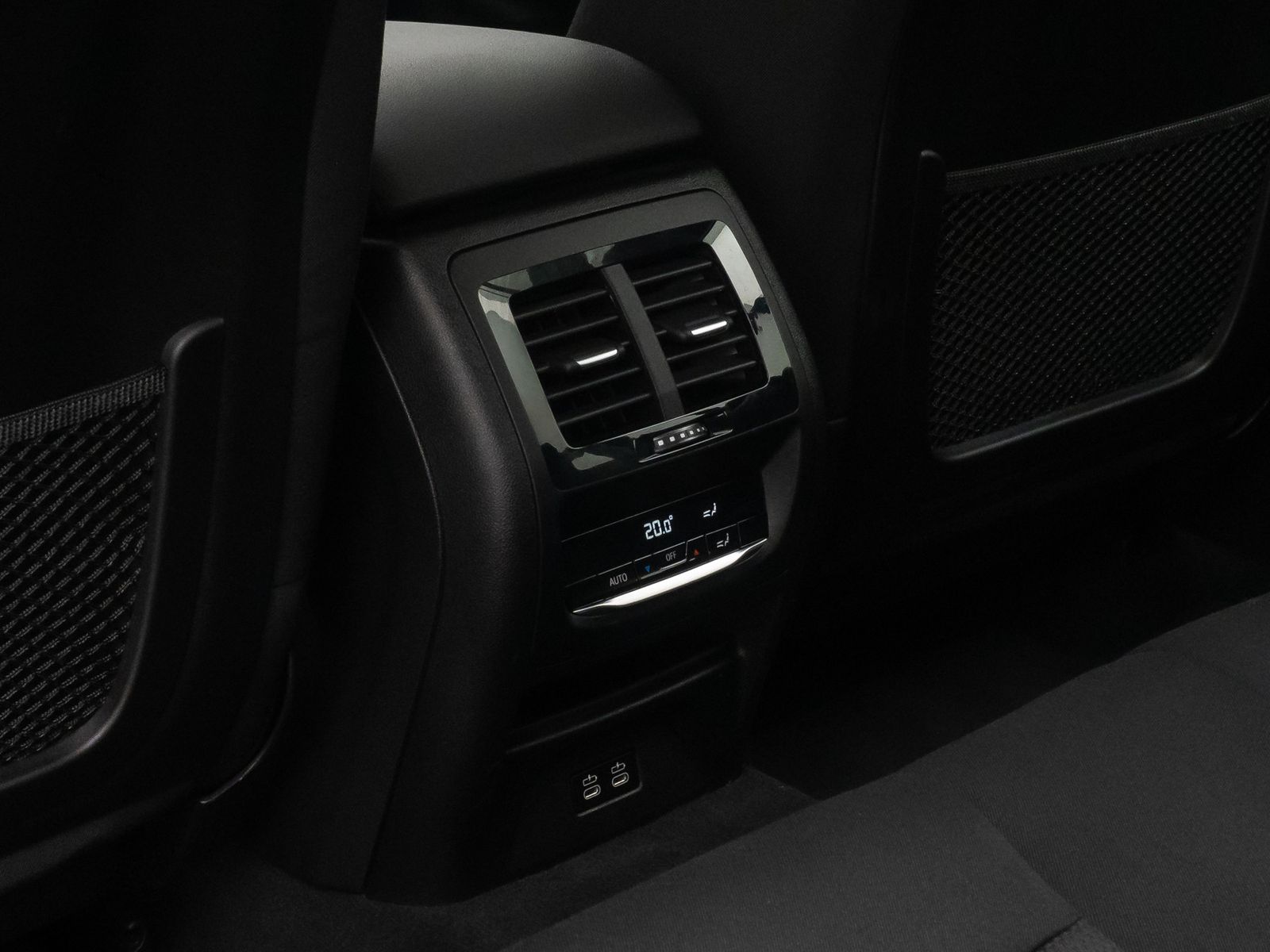 Fahrzeugabbildung BMW X3 xD30e Kamera HUD DAB Komfort Sport LED 18Zoll