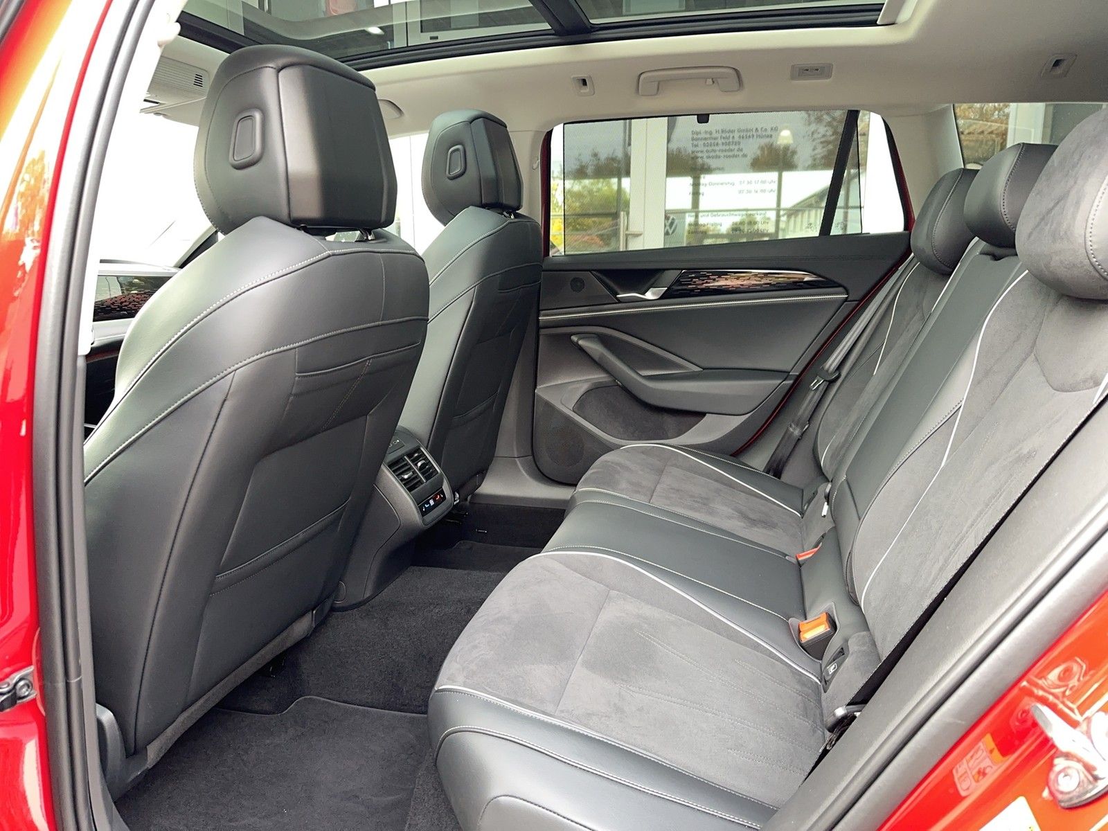 Volkswagen Passat Variant 2.0 TDI Elegance Navi Pano StaHz foto 10