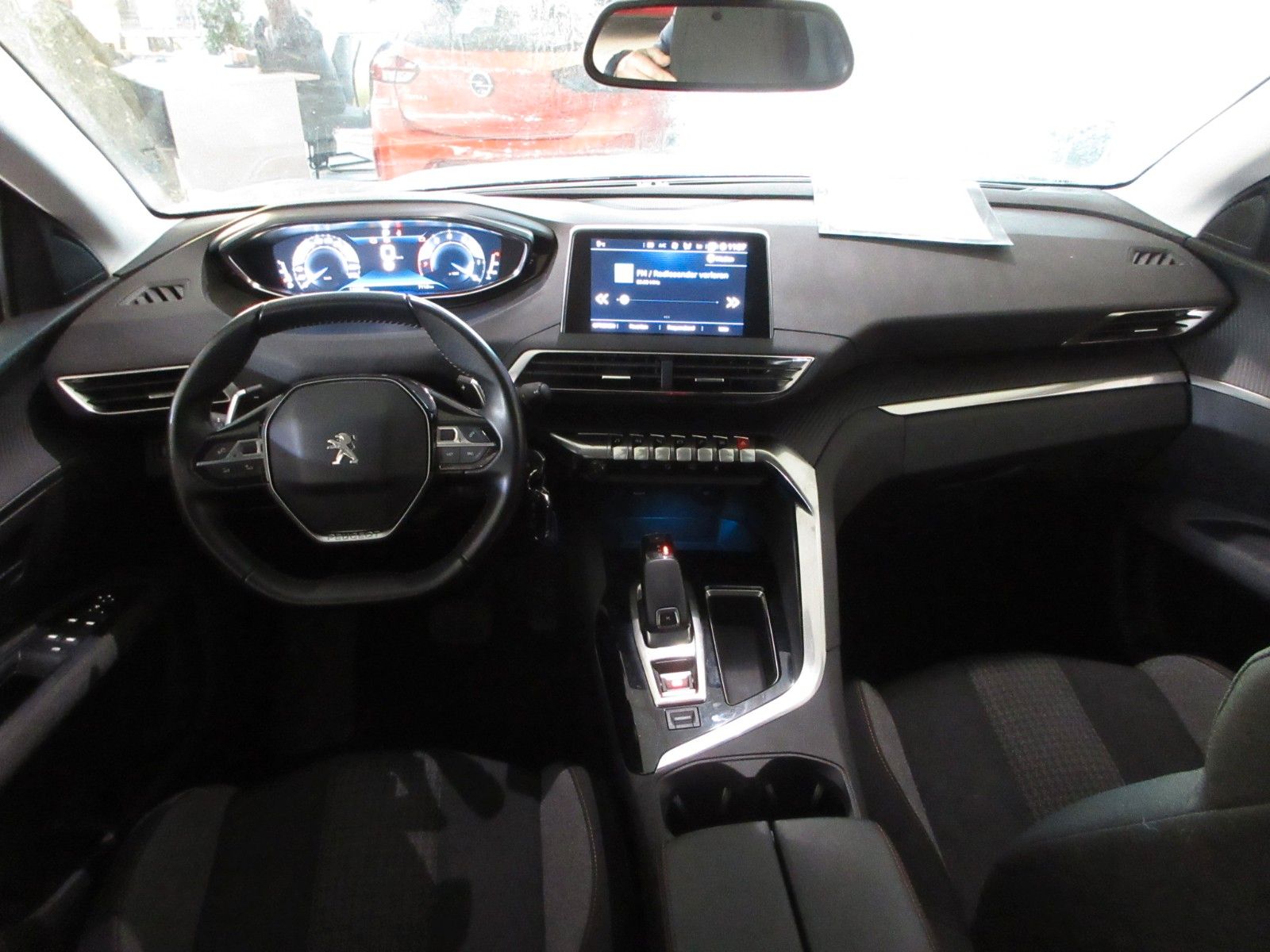 Fahrzeugabbildung Peugeot 5008 Active 1.2T LED/NAVI/PDC/TEMPOMAT