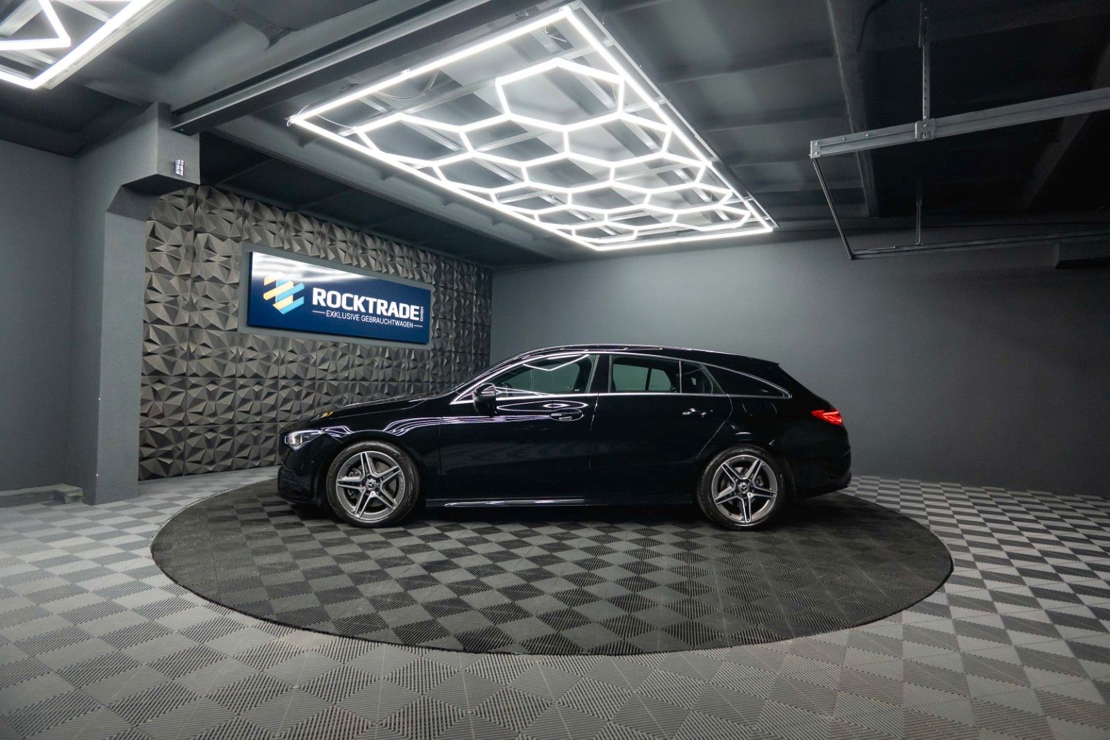 Fahrzeugabbildung Mercedes-Benz CLA 220 Shooting Brake AMG Line | ACC | LED