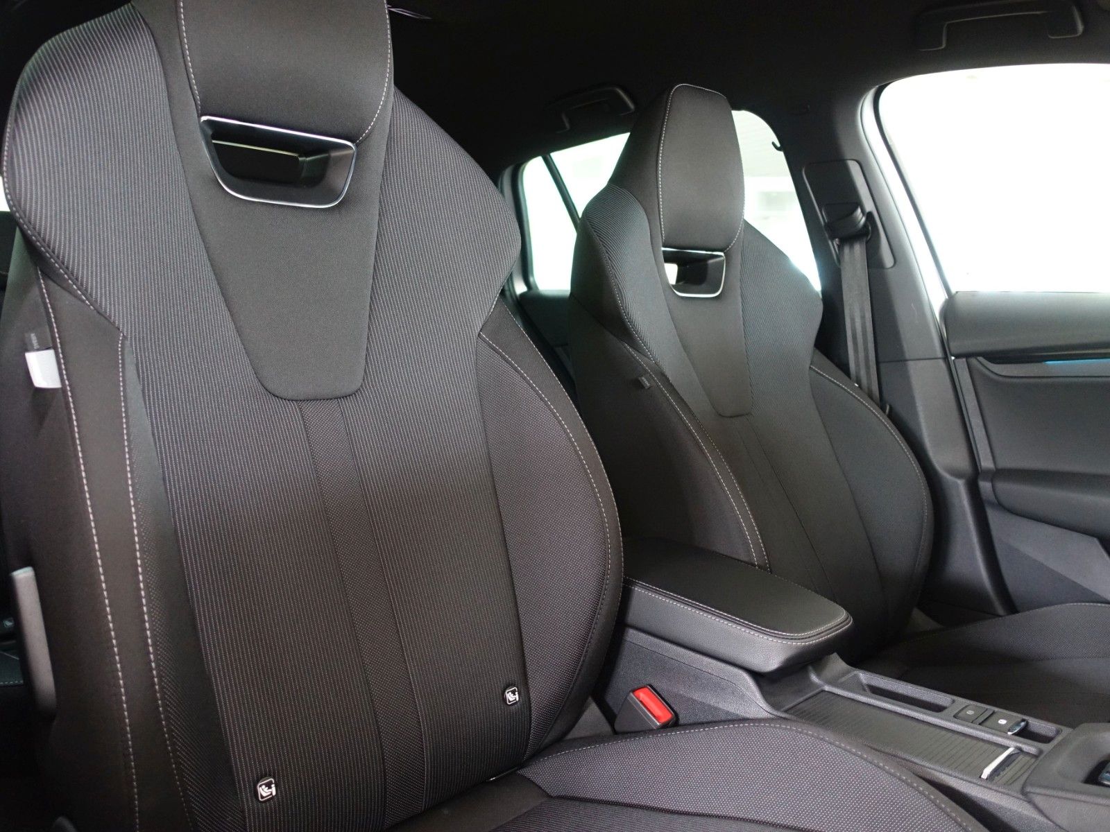 Skoda Octavia Combi Sportline; NAV+/ HuD/ VC/ LAN/ ACC imagem 2