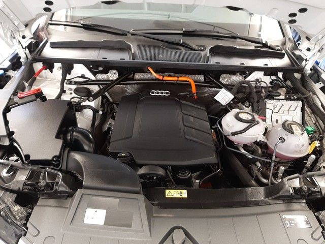 Fahrzeugabbildung Audi Q5 50TFSIe S-Line NAVI LED 19" StdHz. KAMERA