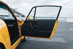 Fahrzeugabbildung Porsche 964 Turbo 3.6 *Speedgelb / Speedline / Dt. Fzg*