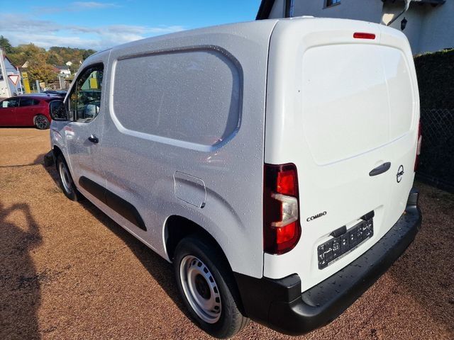 Fahrzeugabbildung Opel Combo E Cargo, Klima, Tempomat Berganfahrass. Re