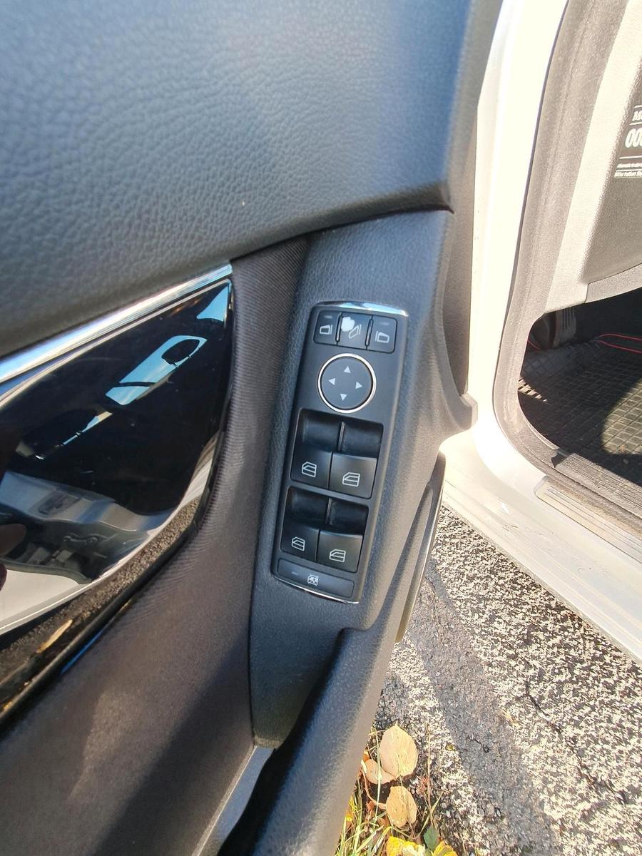 Mercedes-Benz C200 2009 — photo 8