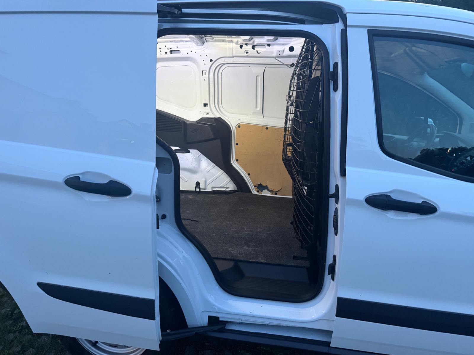 Ford Transit Courier Benziner *Euro6 *USB *El.Fenster