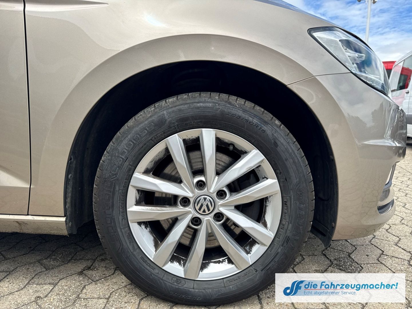 Fahrzeugabbildung Volkswagen Touran Comfortline BMT Start-Stopp AHK-klappbar