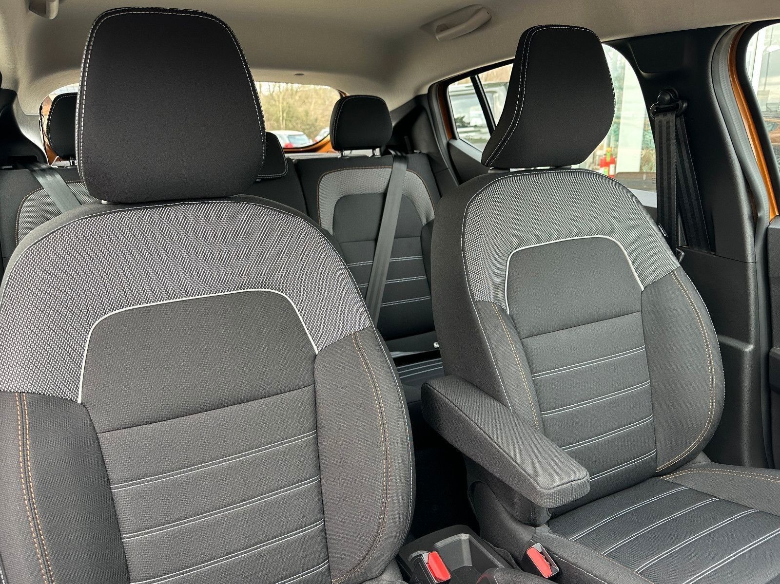 Fahrzeugabbildung Dacia Sandero TCe 90 Stepway Expression LED+PDC+AC+SHZ