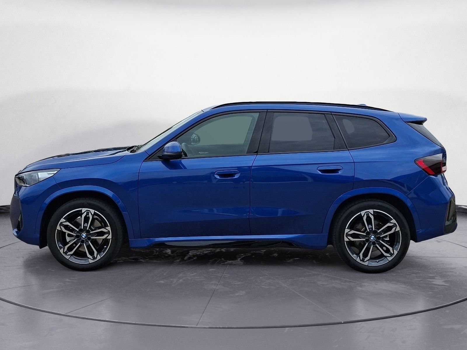 BMW iX1 xDrive30 M SPORT AHK Head-Up Driving Assista foto 3