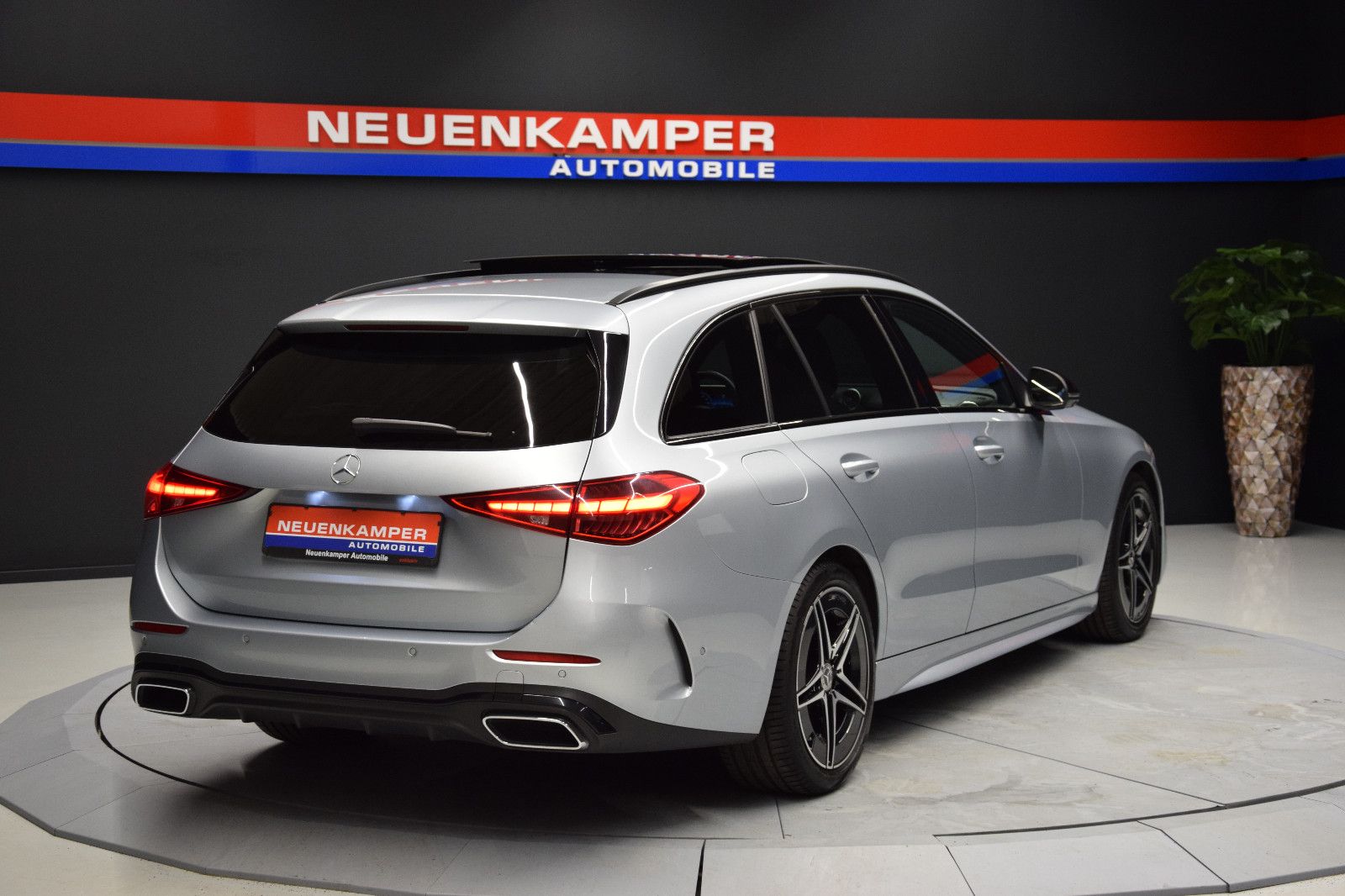 Fahrzeugabbildung Mercedes-Benz C 200 T AMG Night Pano Ambiente 360°