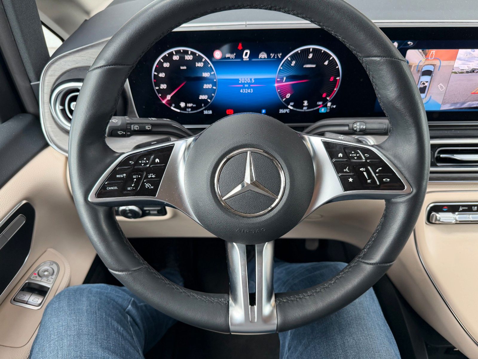 Fahrzeugabbildung Mercedes-Benz V 300 d AVA DISTRONIC 360Kamera