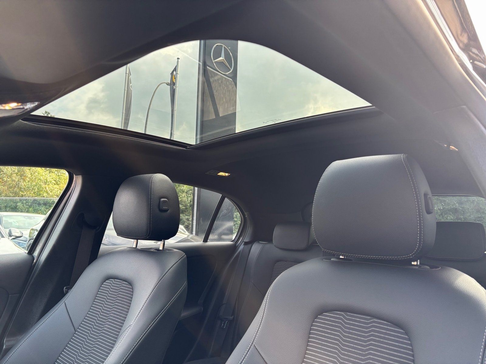 Fahrzeugabbildung Mercedes-Benz A 250 e Progressive*Pano*MultBeam*Distronic*360*