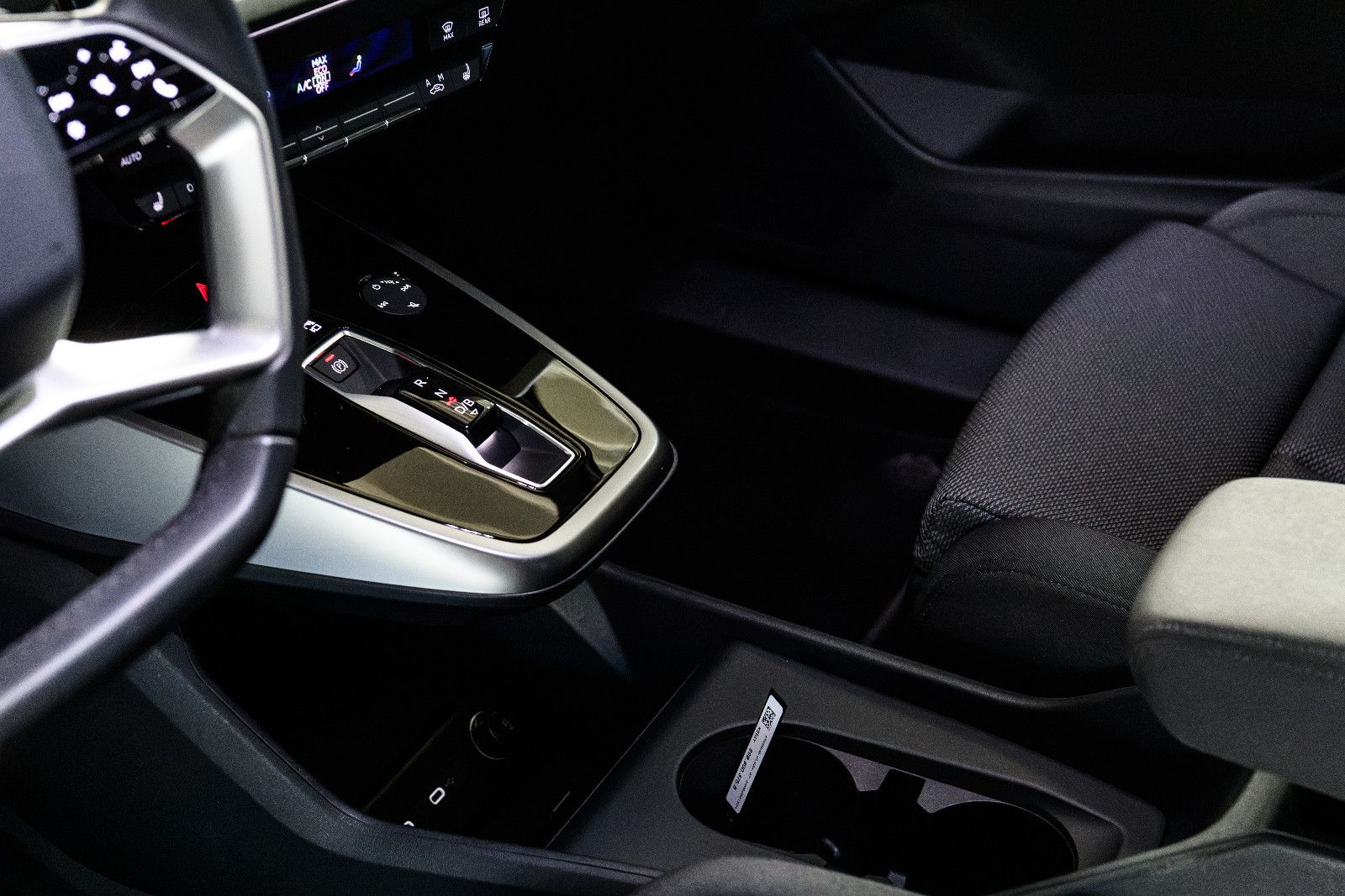 Fahrzeugabbildung Audi Q4 e-tron 45 quattro S-Line MATRIX/RFK/NAVI/