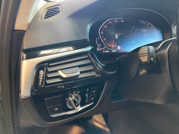 BMW 520 Touring 520 d *1.HAND*HUD*NAVI*KAM*LED*AHK*