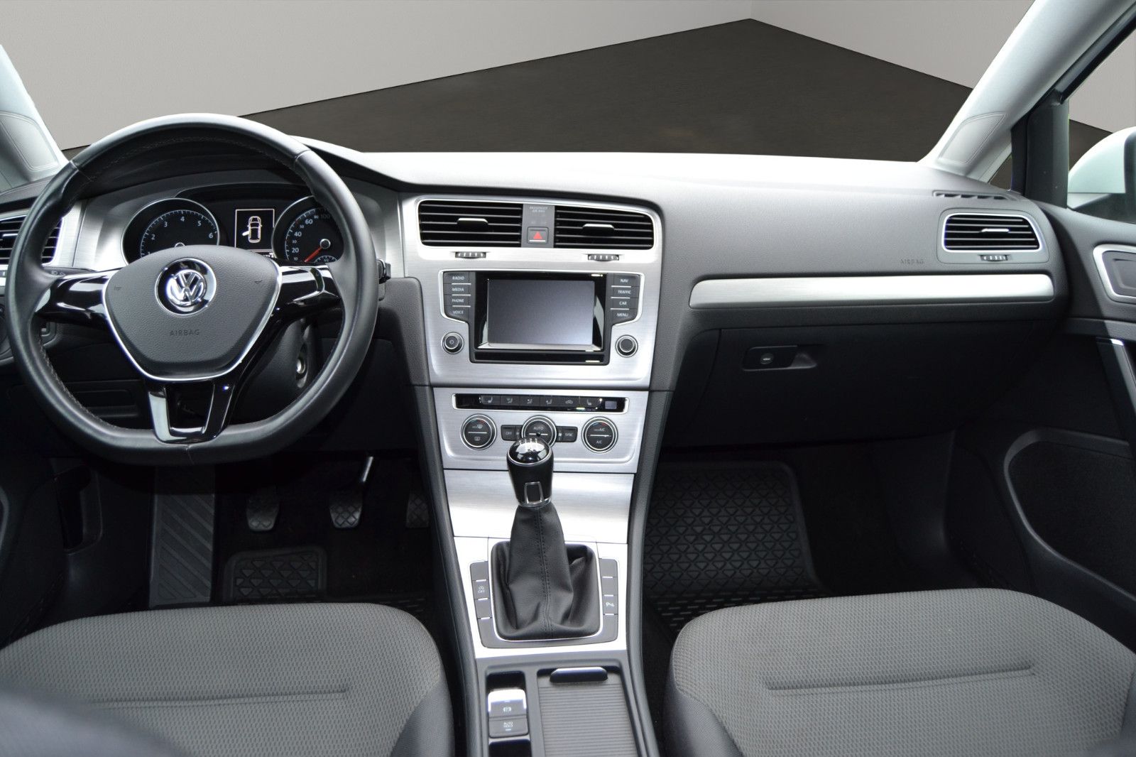 Fahrzeugabbildung Volkswagen Golf VII Lim. Comfortline BMT INSPEKTION TÜV NEU