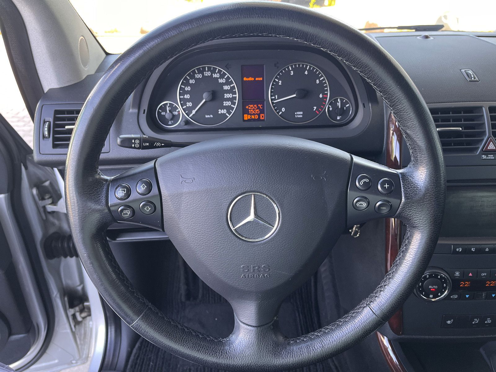 Fahrzeugabbildung Mercedes-Benz A 200 5-türig Automatik