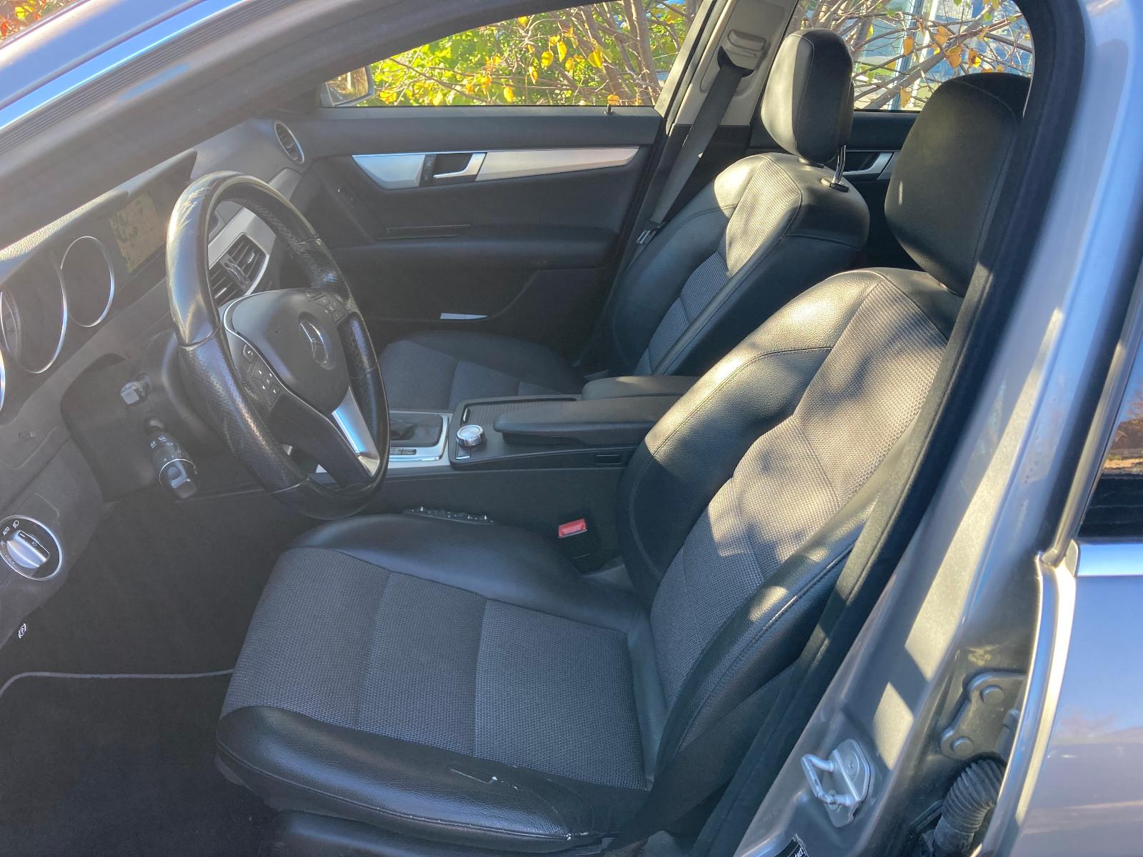 Mercedes-Benz C220 2011 — interior