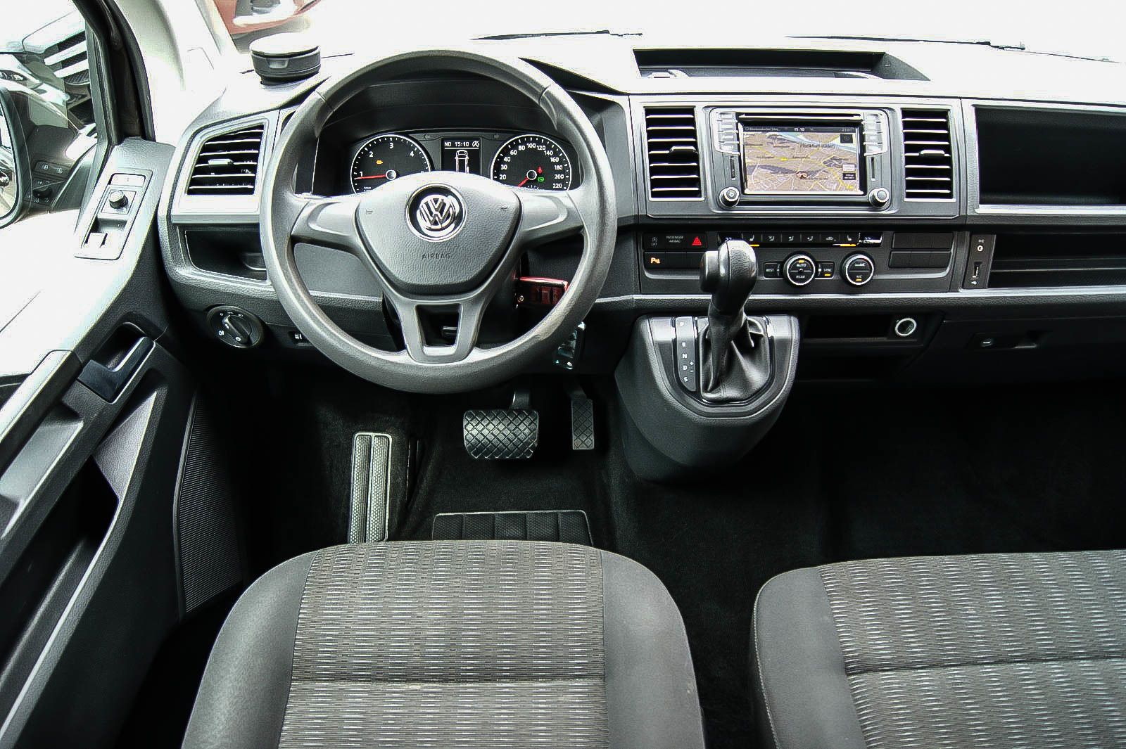 Fahrzeugabbildung Volkswagen T6 Caravelle lang 2.0 TDI DSG 9-Sitze NAVI XENON
