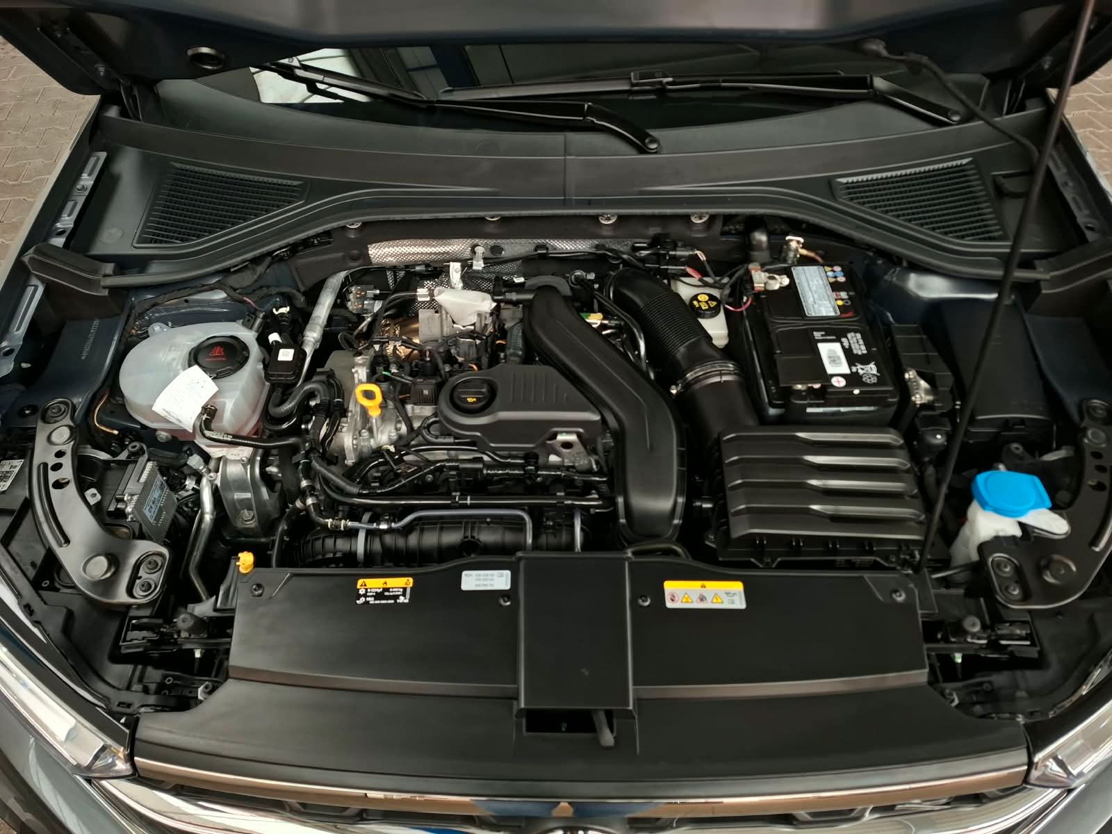 Fahrzeugabbildung Volkswagen T-Roc R-Line 1.5TSI DSG +AHK +IQ.Light +Panorama