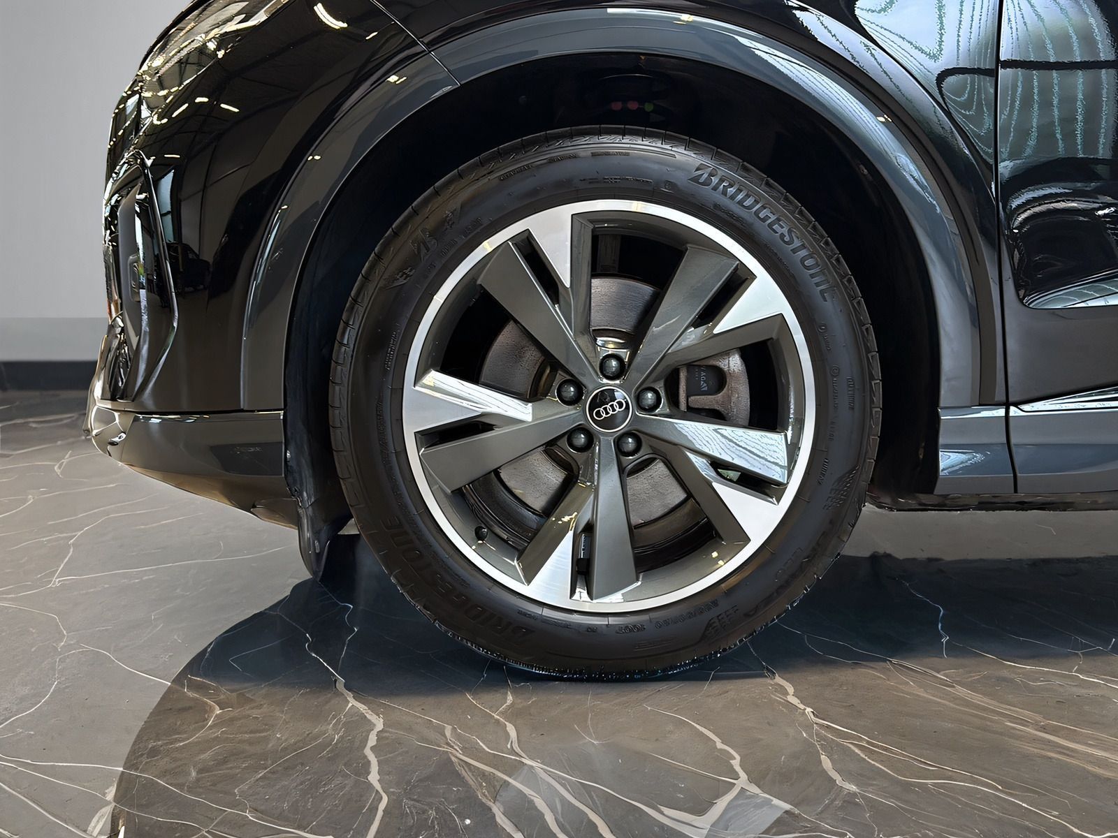 Audi Q4 e-tron 45 quattro S-LINE LEDER AHK foto 4