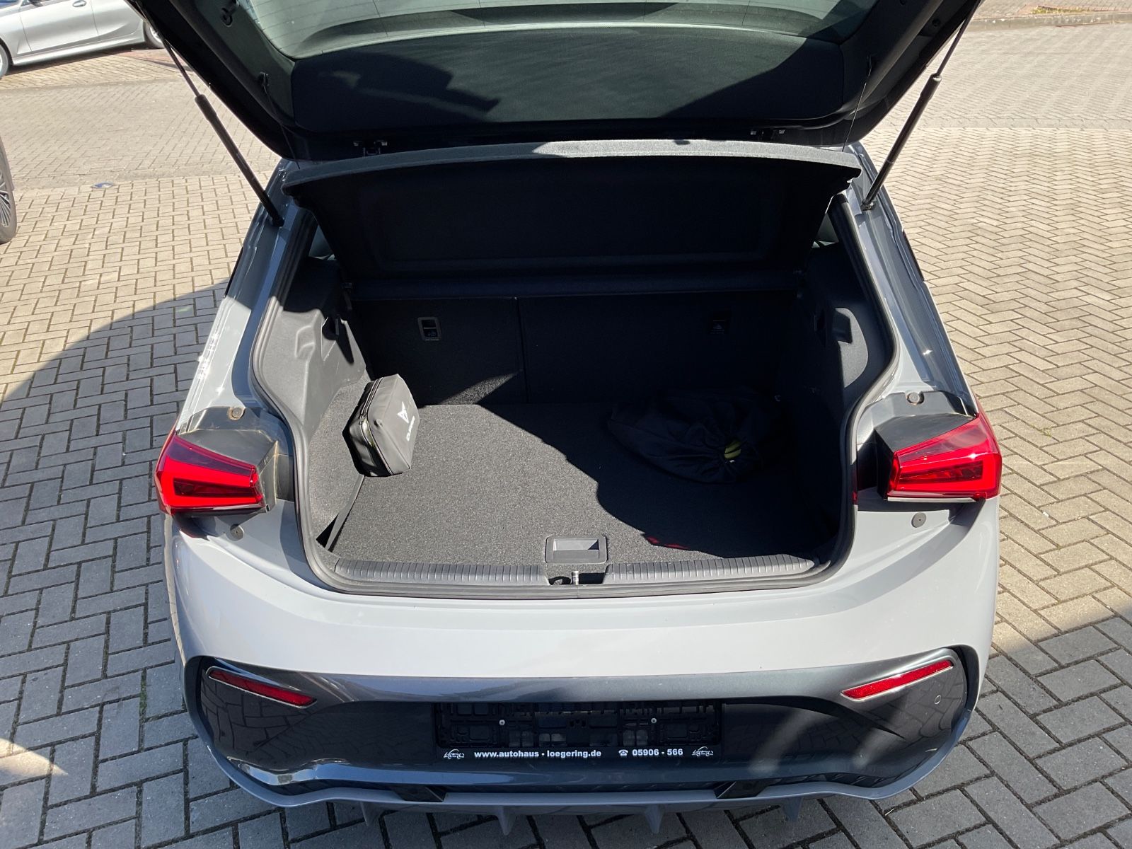 Fahrzeugabbildung CUPRA Born 58 kWh 150 kW,Kamera,Navi,Sitzheizung,ACC