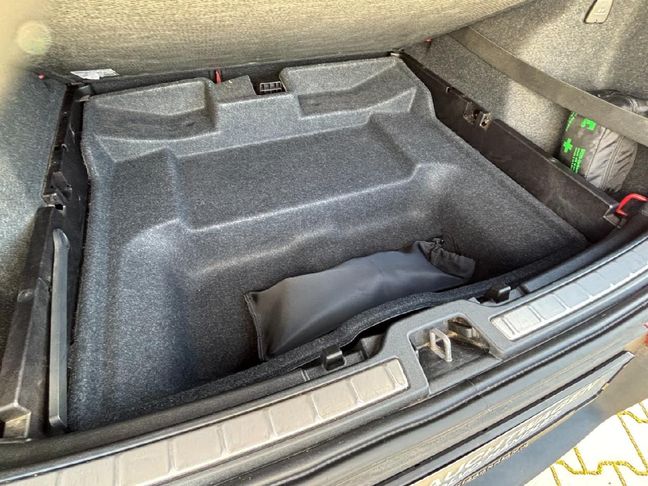 Fahrzeugabbildung Volvo XC40 R Design 2WD