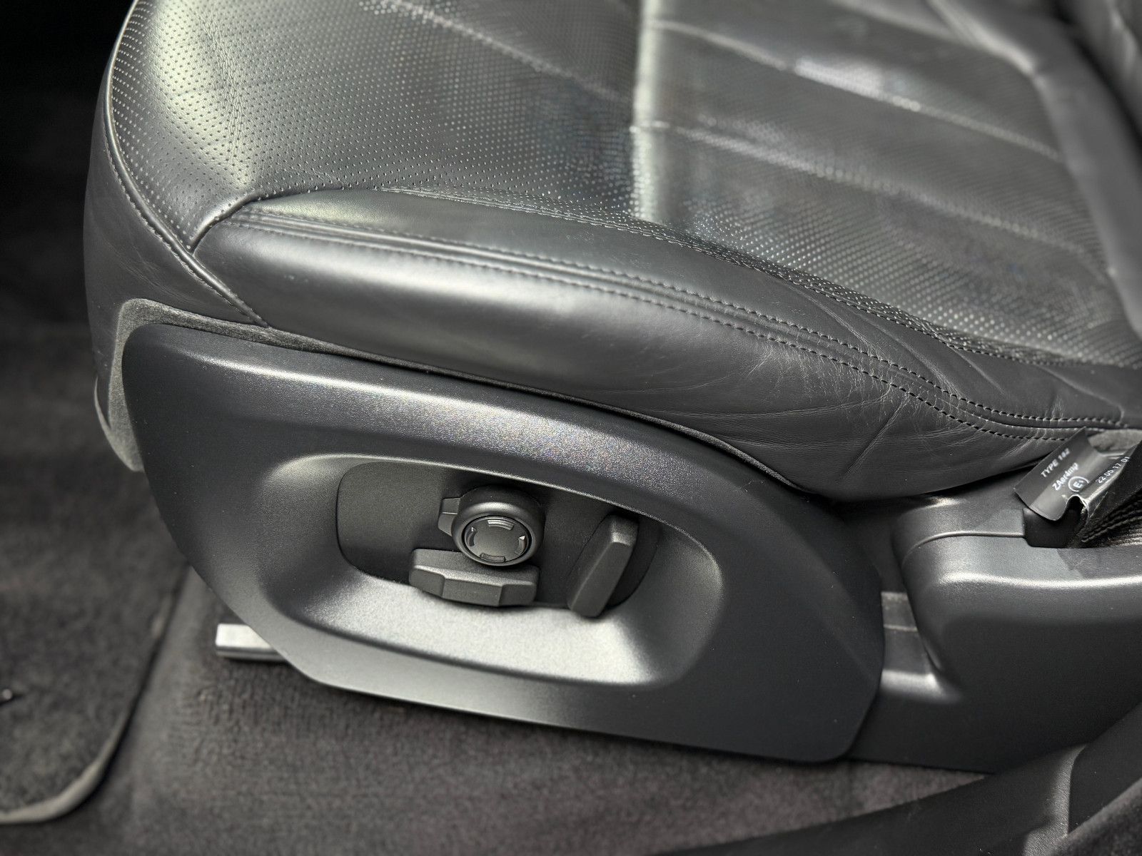 Fahrzeugabbildung Land Rover Range Rover Sport HSE|MERIDIAN|PANO|AHK|LUFT