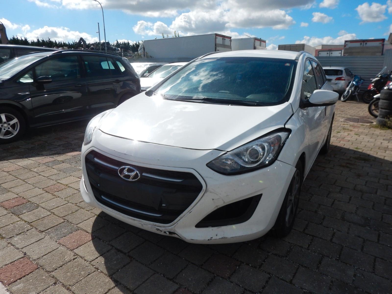 Hyundai i30 2015 — interior