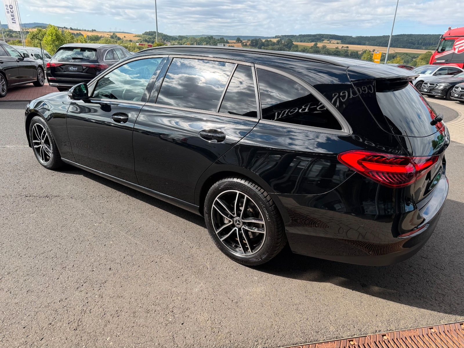 Fahrzeugabbildung Mercedes-Benz C 200d T RFK+SpurhaltA+EinparkP+SpiegelP+LED+IHC