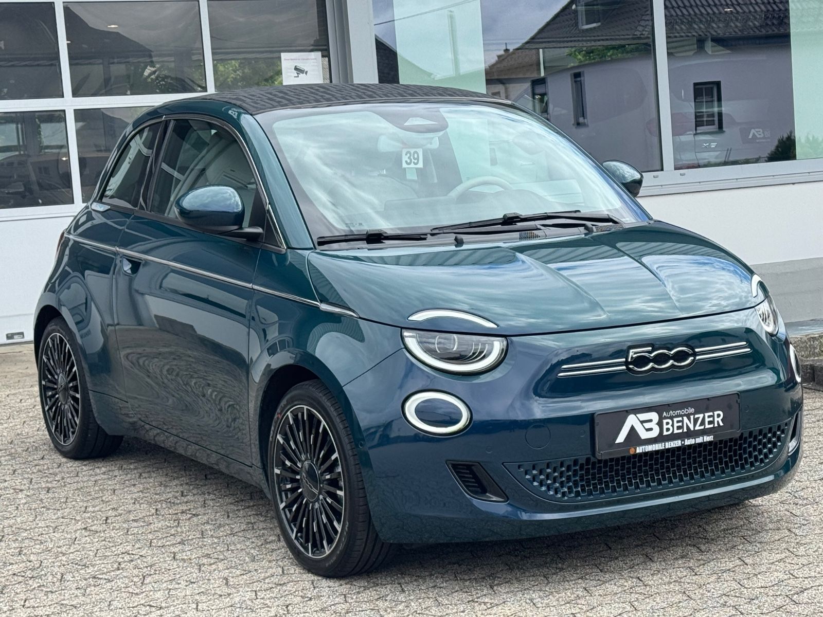 Fahrzeugabbildung Fiat 500 e La Prima/Leder/LED/R-Cam/ACC/Navi/SHZ