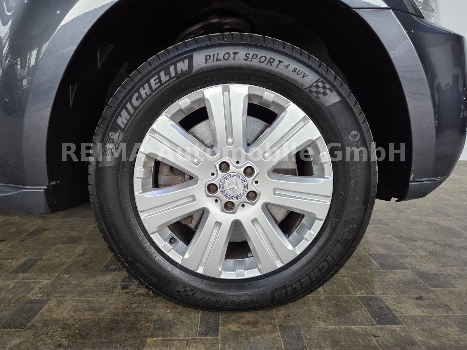 Fahrzeugabbildung Mercedes-Benz GL 350 BlueTec 4Matic, 7 Sitzer, Leder, AHK